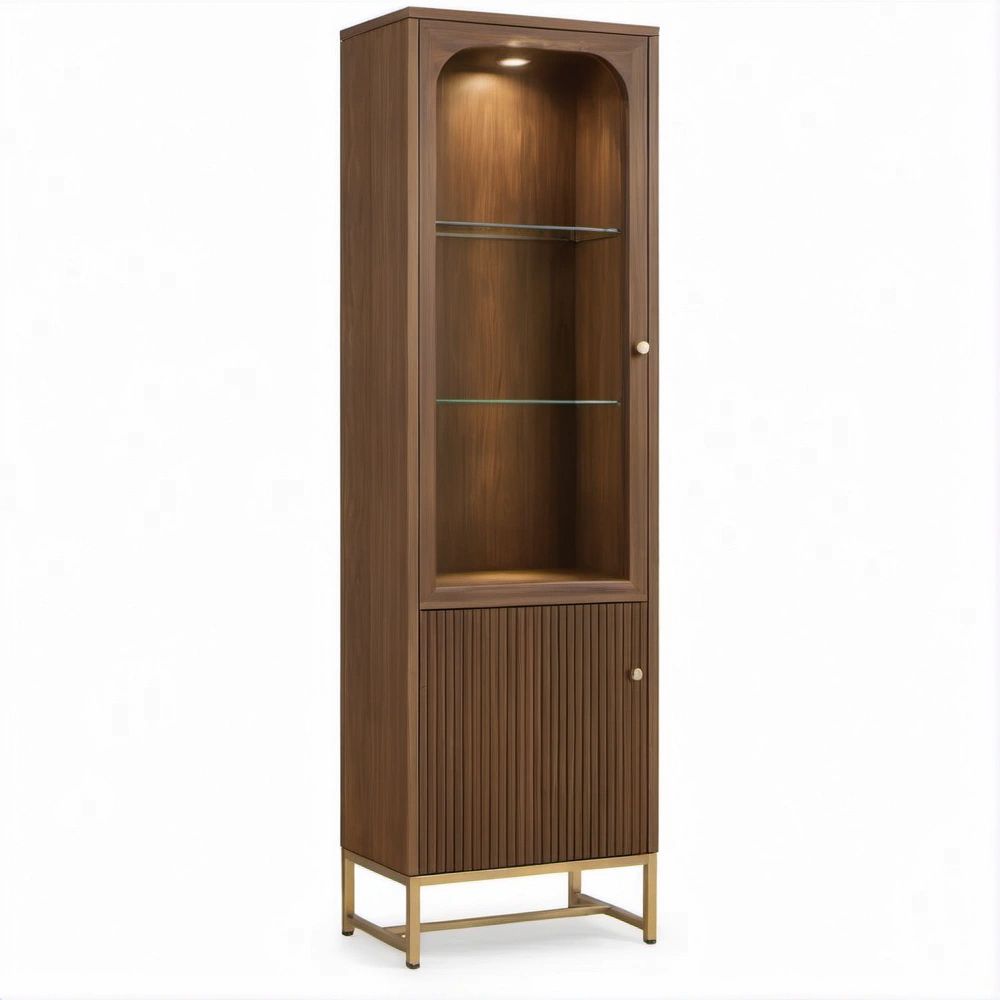 Vetrina alta in MDF impiallacciato noce con vetro temperato e base dorata, 50 x 40 x 180 cm